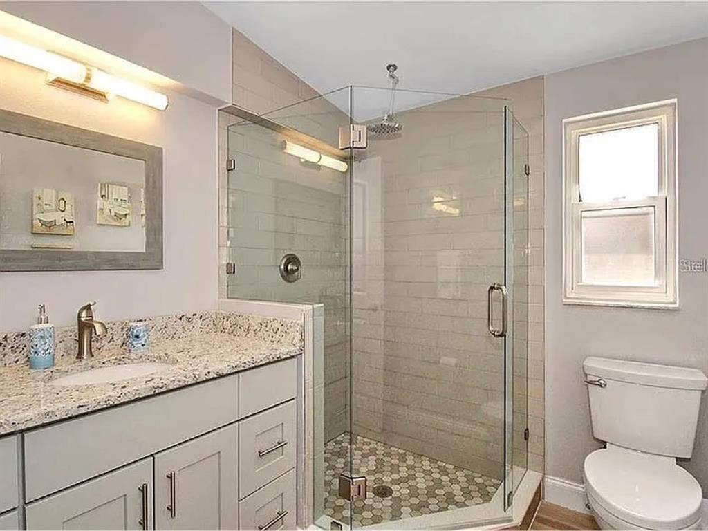Beautiful 2/1 in Palm Harbor