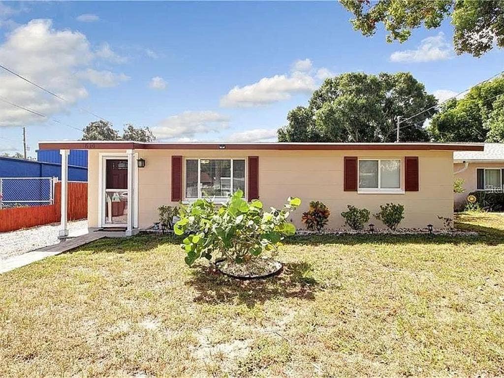 Beautiful 2/1 in Palm Harbor