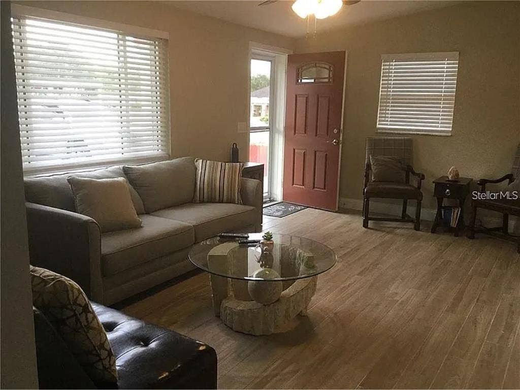 Beautiful 2/1 in Palm Harbor