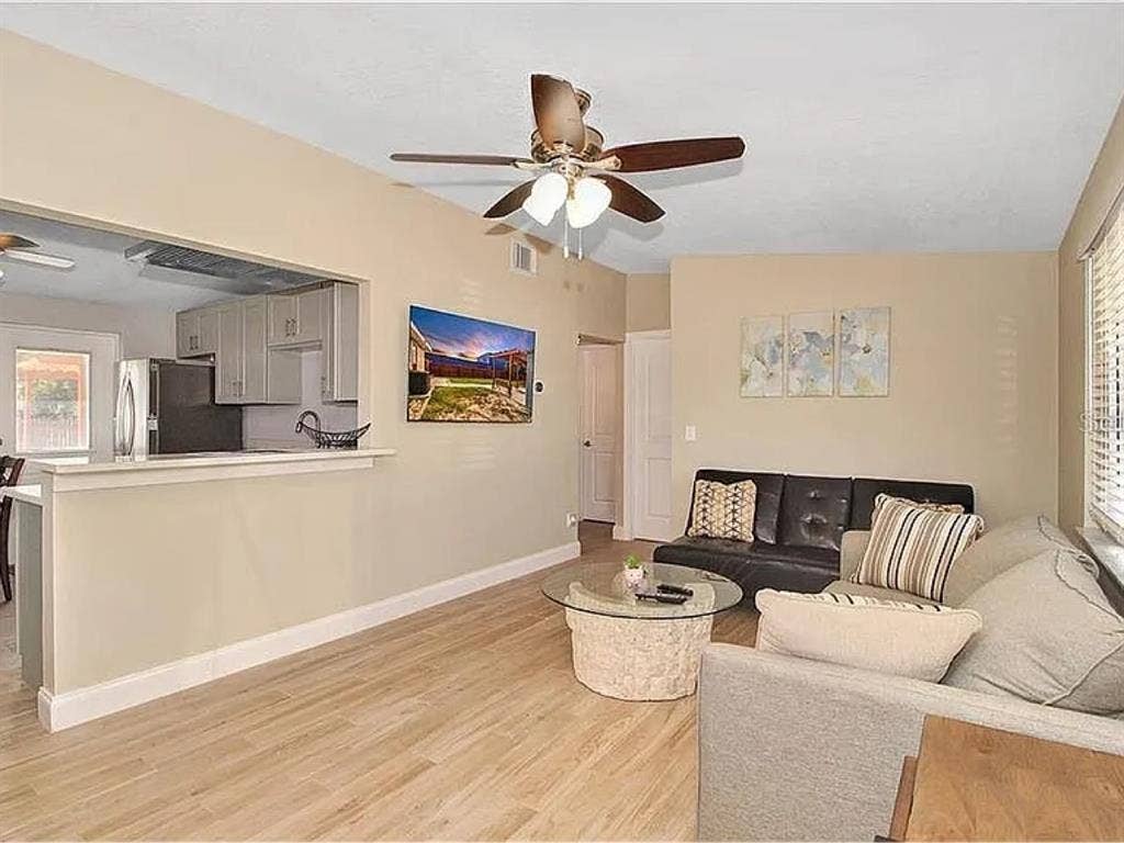 Beautiful 2/1 in Palm Harbor