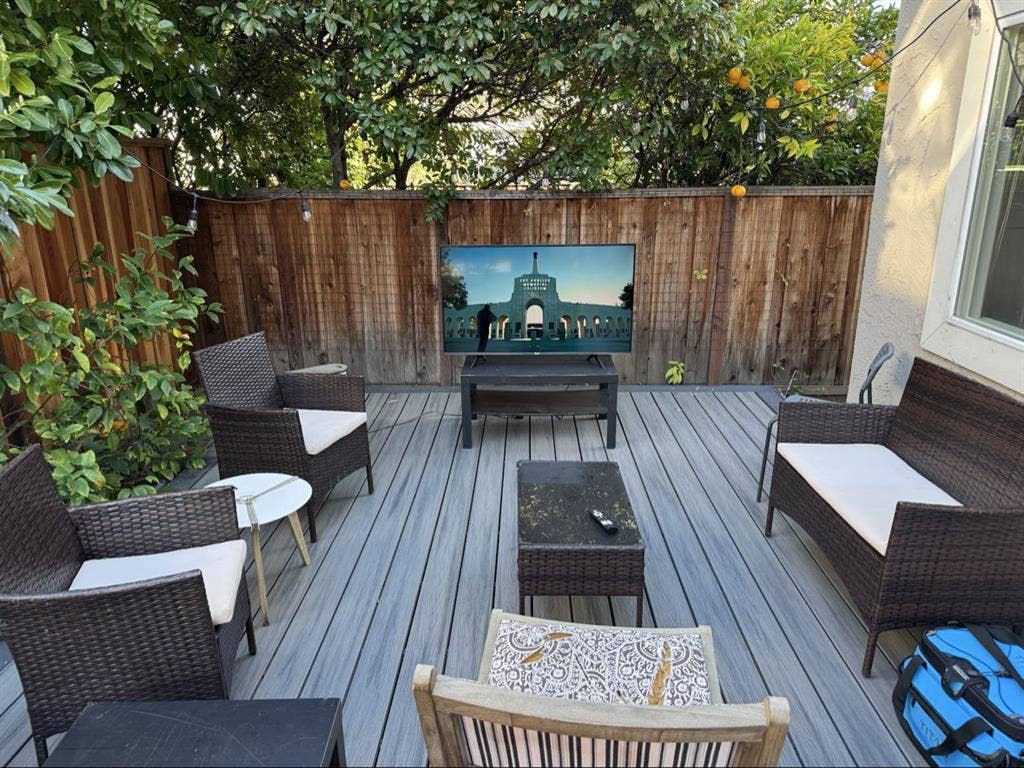 Looking for 2 Roommates $1800 July1