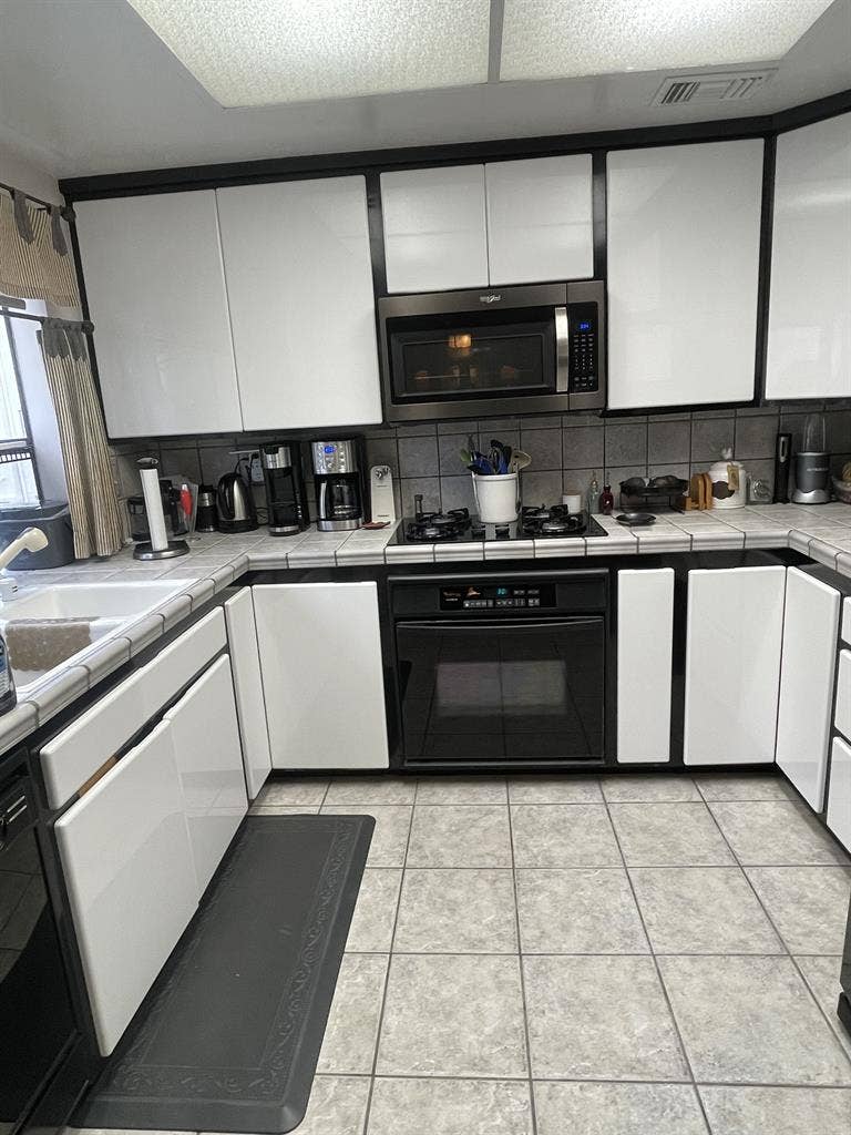 $1595 Beautiful Calabasas Townhome