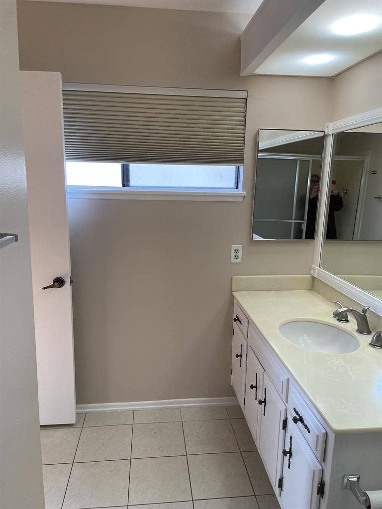 $1595 Beautiful Calabasas Townhome