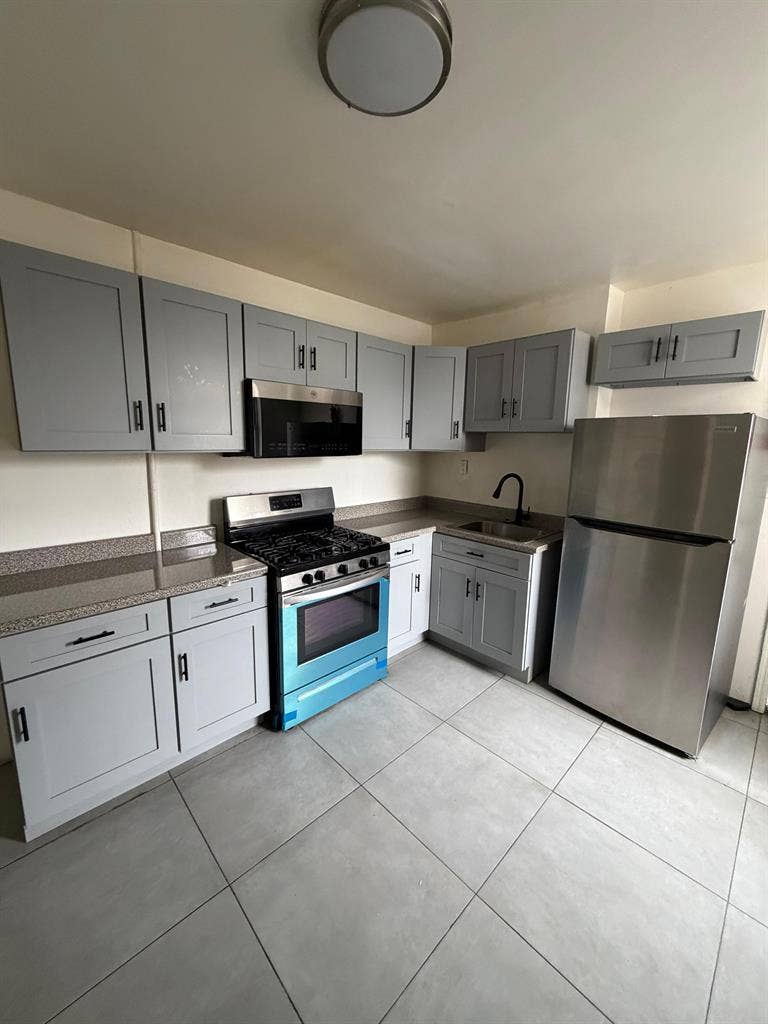 2 Beds 1 Bath Apartment for Rent