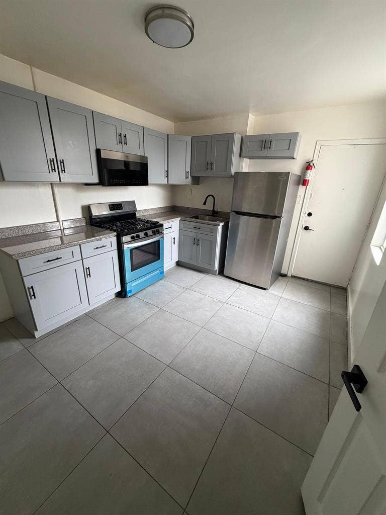 2 Beds 1 Bath Apartment for Rent