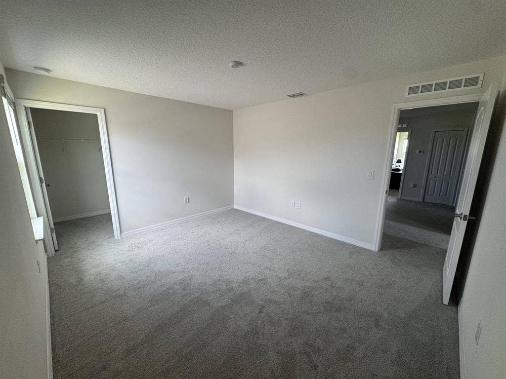 Nice home w/ pool. Females only!