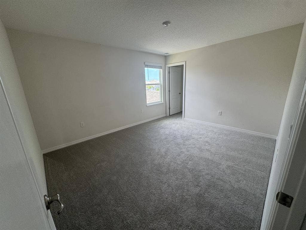 Nice home w/ pool. Females only!