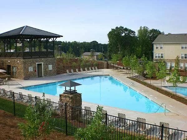 2 Rooms in 3BR/3BA Condo Near UTK