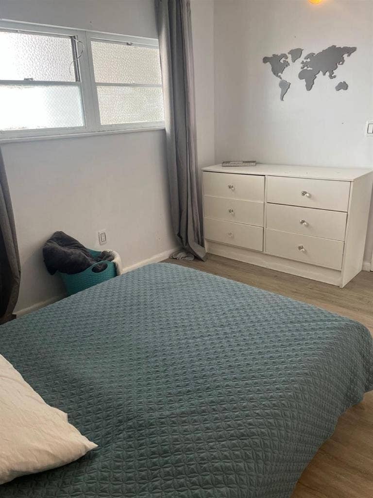 Miami Beach room available!