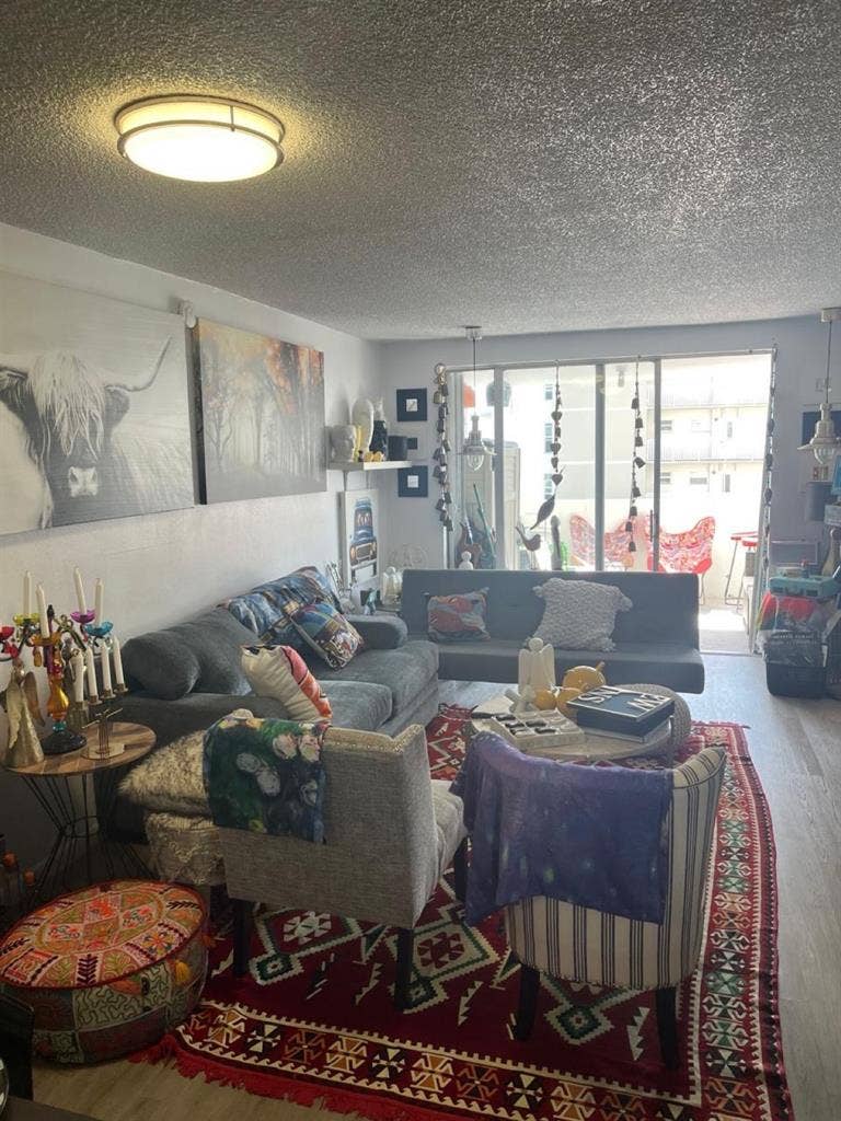 Miami Beach room available!