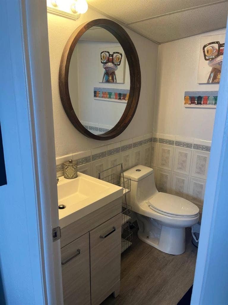 Miami Beach room available!