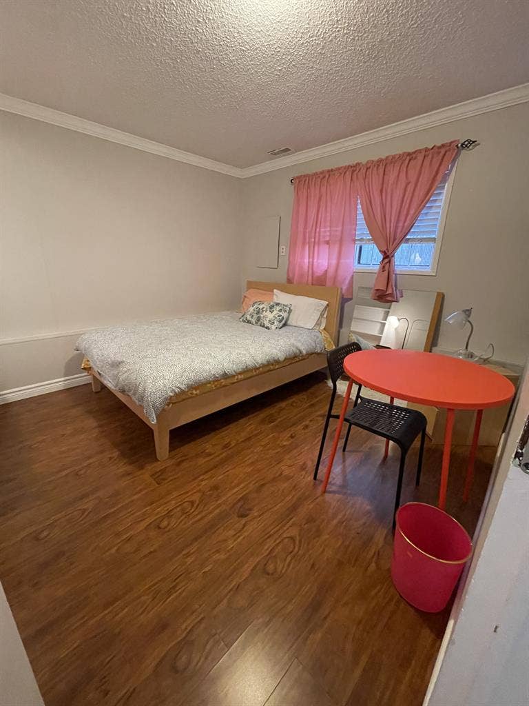 2 rooms sublet
