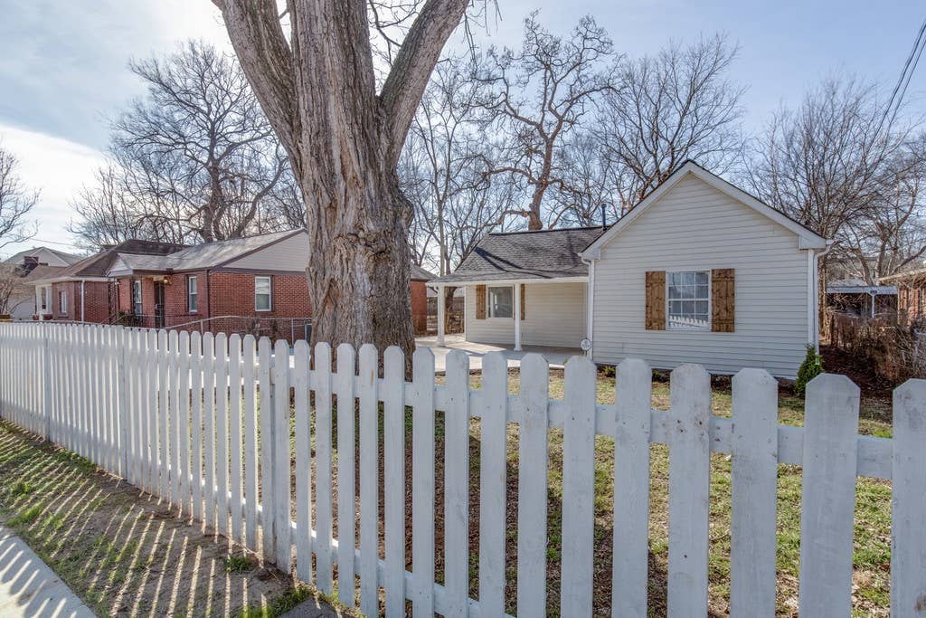 Private 1 Bed_living unit Nashville
