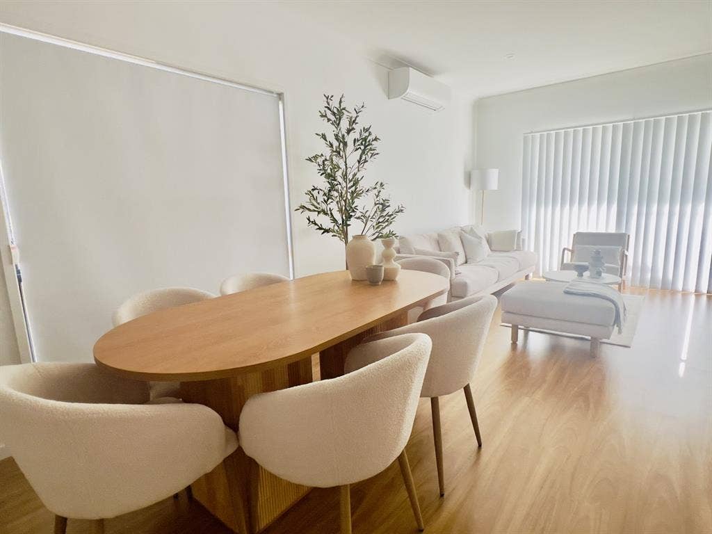 Fully furnished room available now