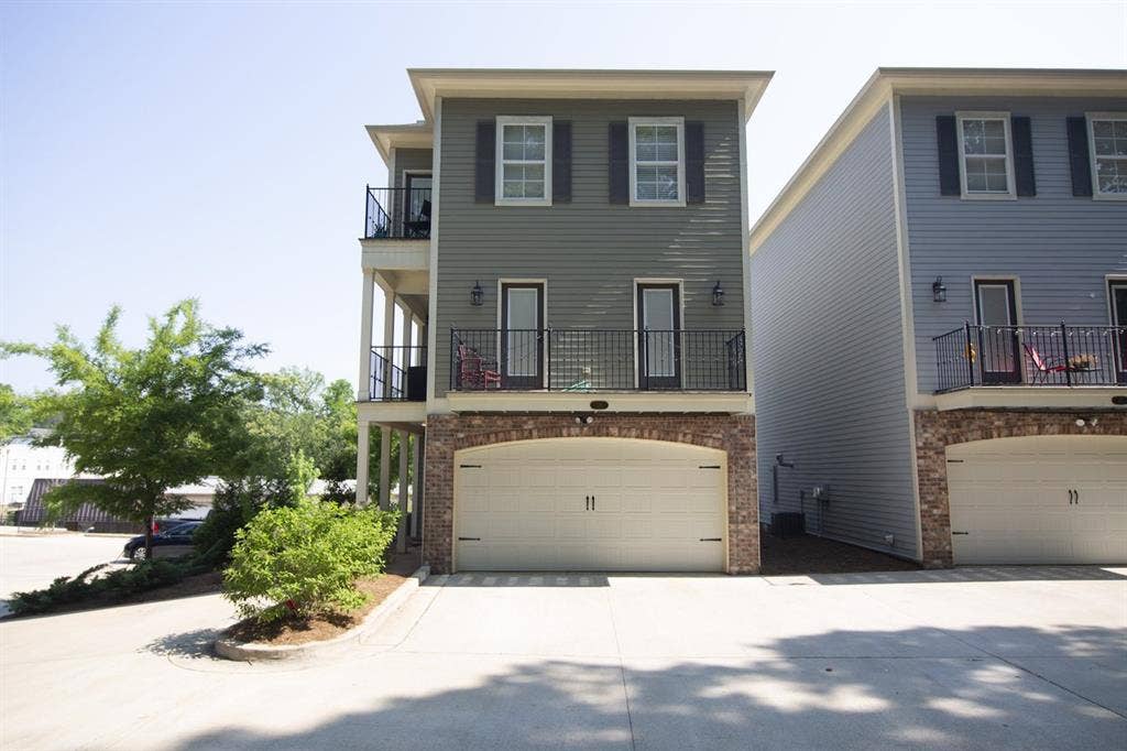 ISO 4 tenants to take over lease!