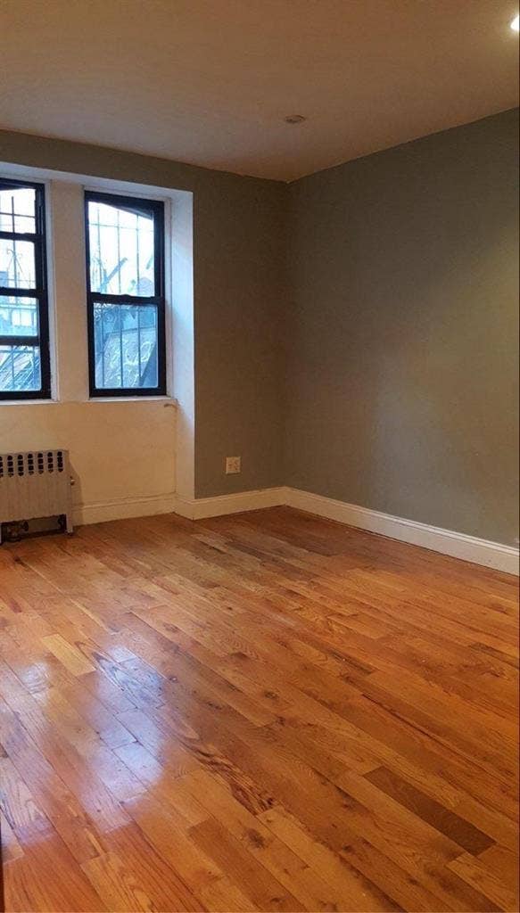 LOOKING FOR TWO ROOMMATES JUNE 1st