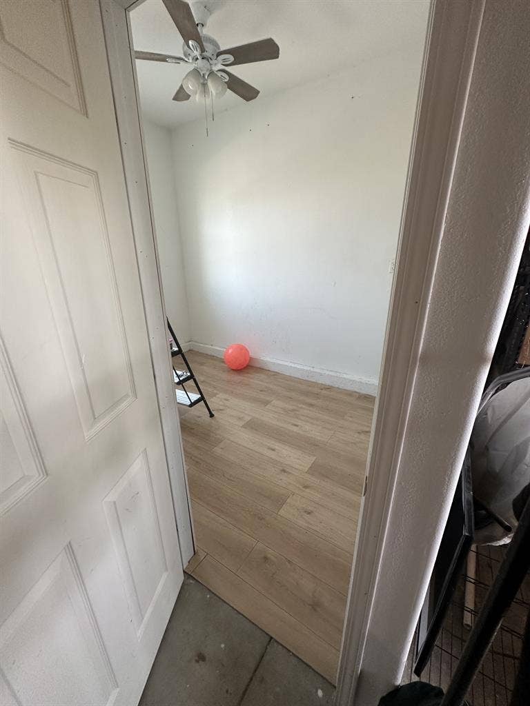Small room for rent