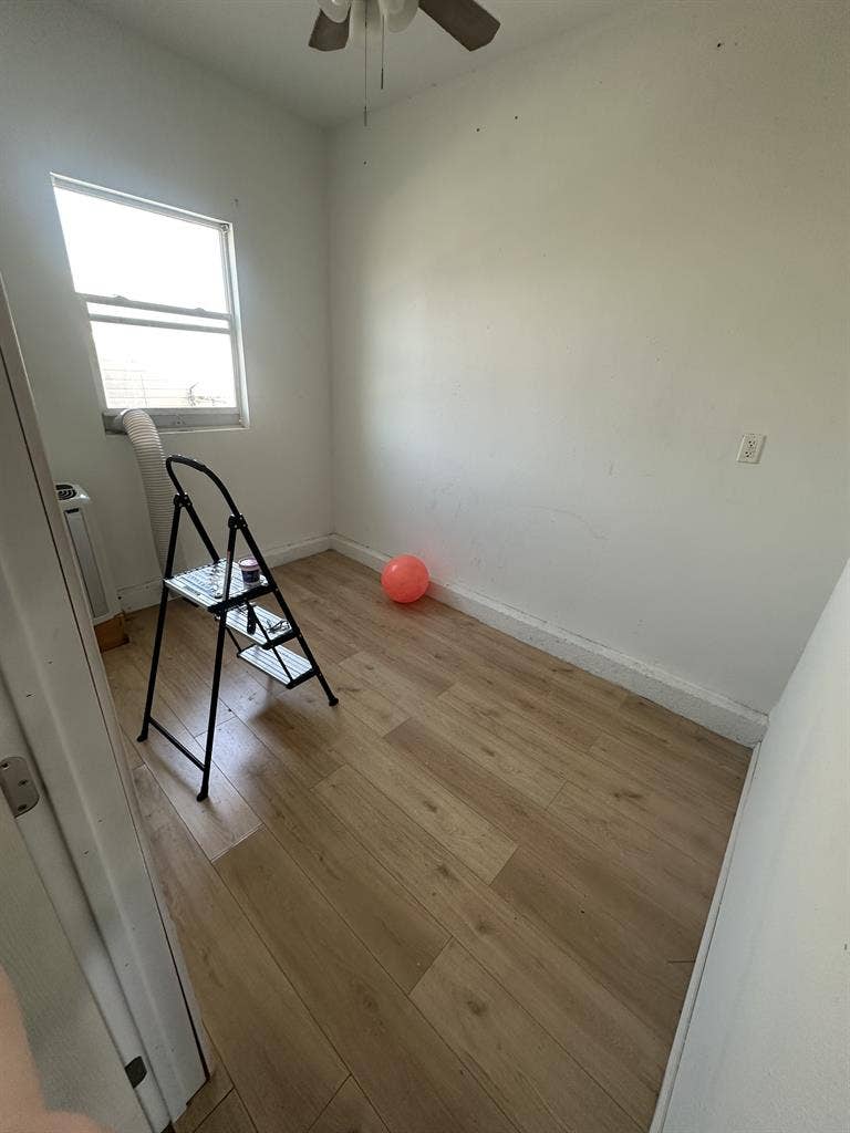 Small room for rent