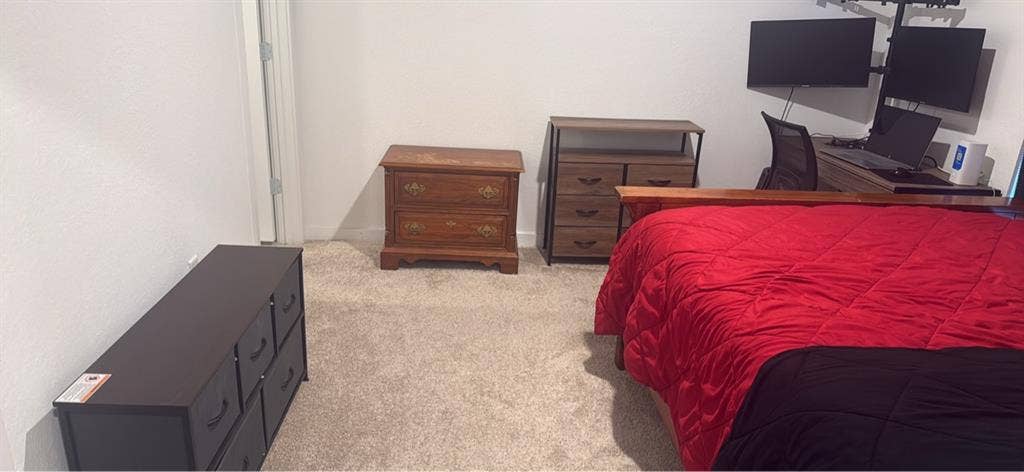 Room available in new townhouse.