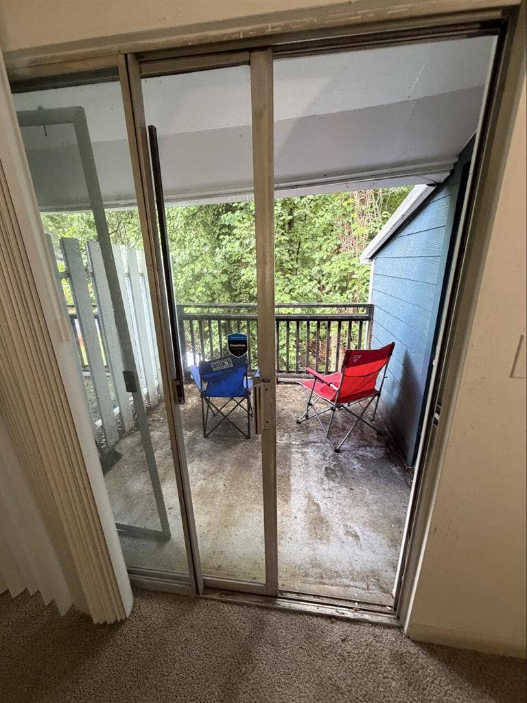 Private Room w/Balcony & Bathroom