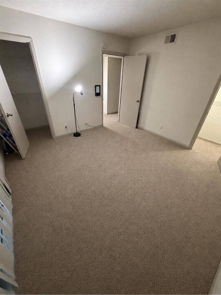 Private Room w/Balcony & Bathroom
