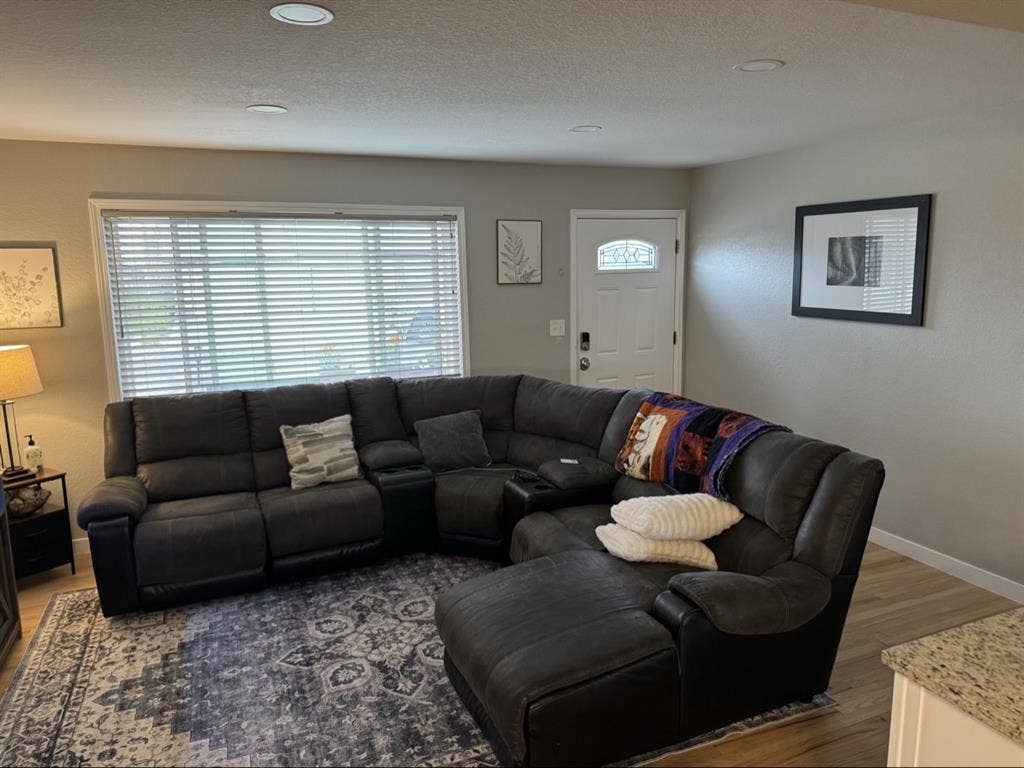 Rooms for Rent in Englewood!