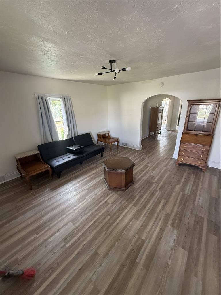 Room in a Family house in Jeannete