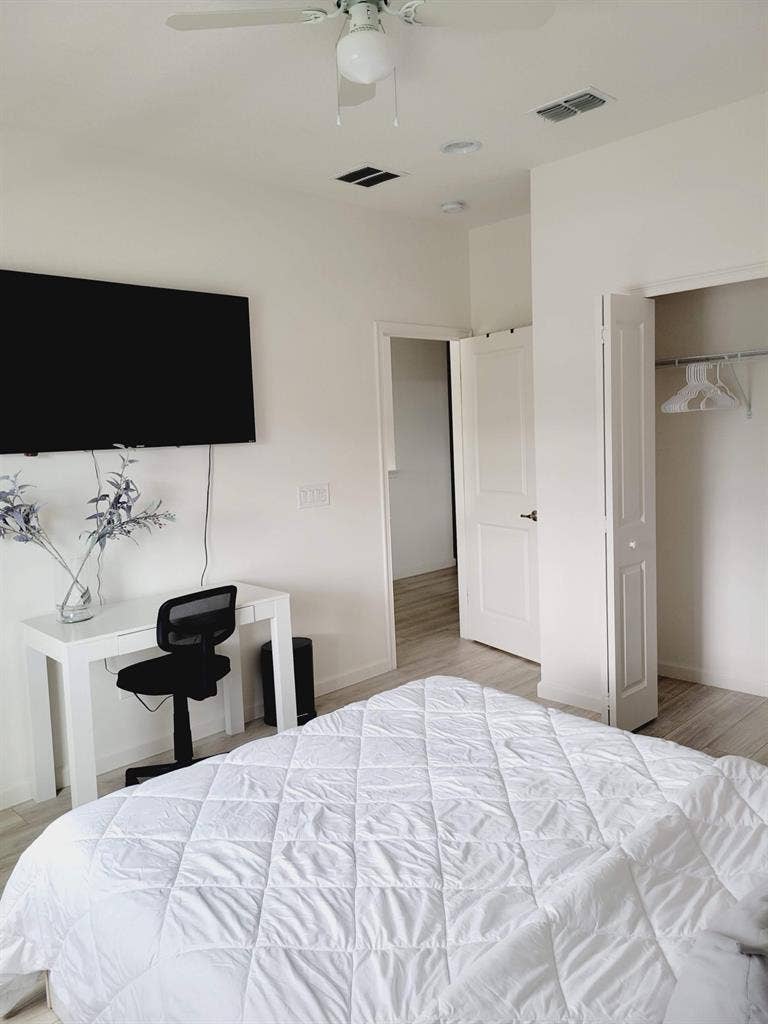 1 bedroom for rent shared bathroom