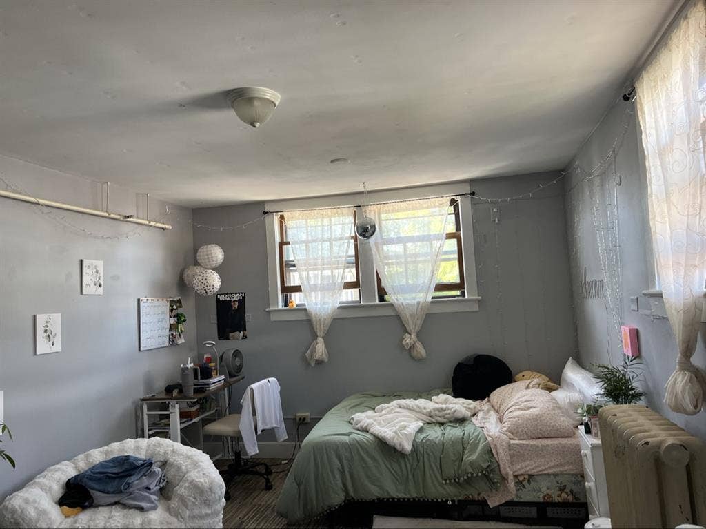 Room for rent August - May