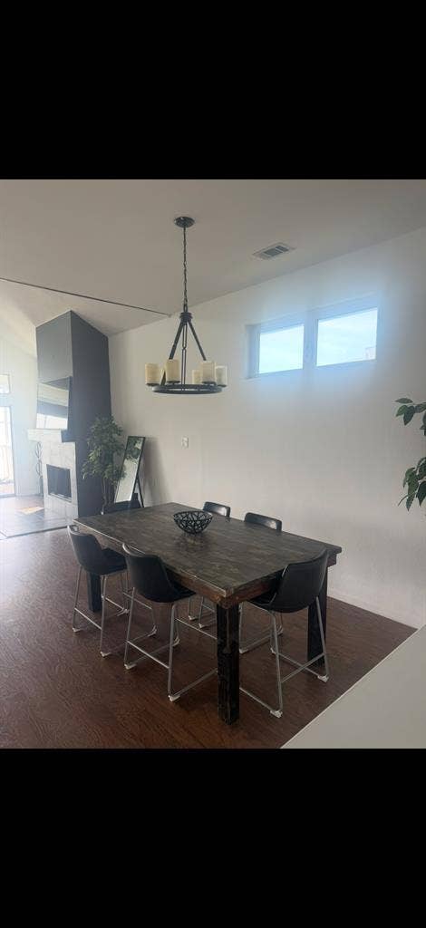 Looking for Roomate