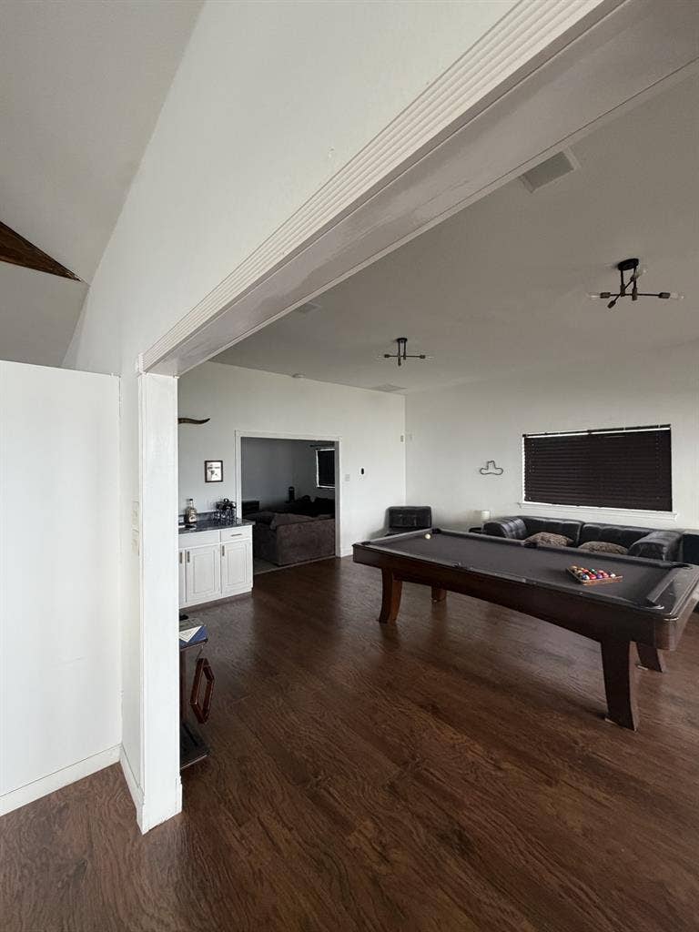 Looking for Roomate