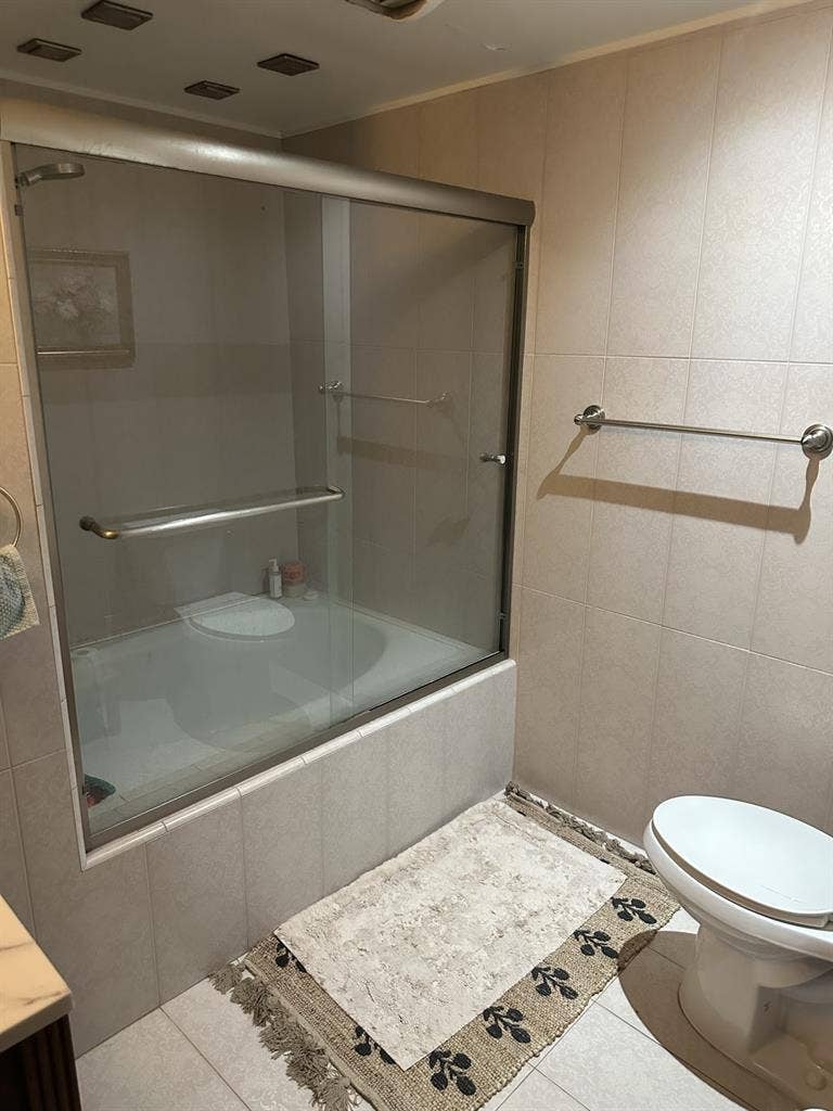 2b/2b FEMALE roommate only