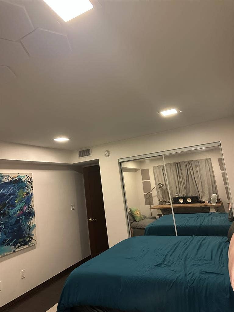 2b/2b FEMALE roommate only