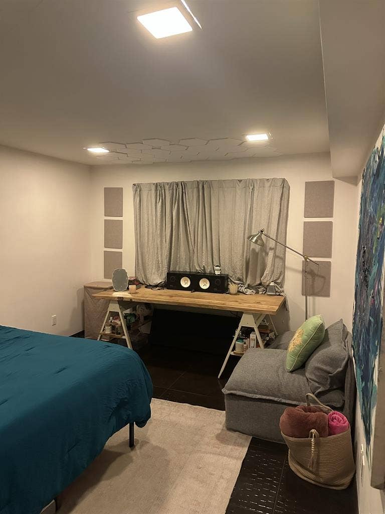 2b/2b FEMALE roommate only