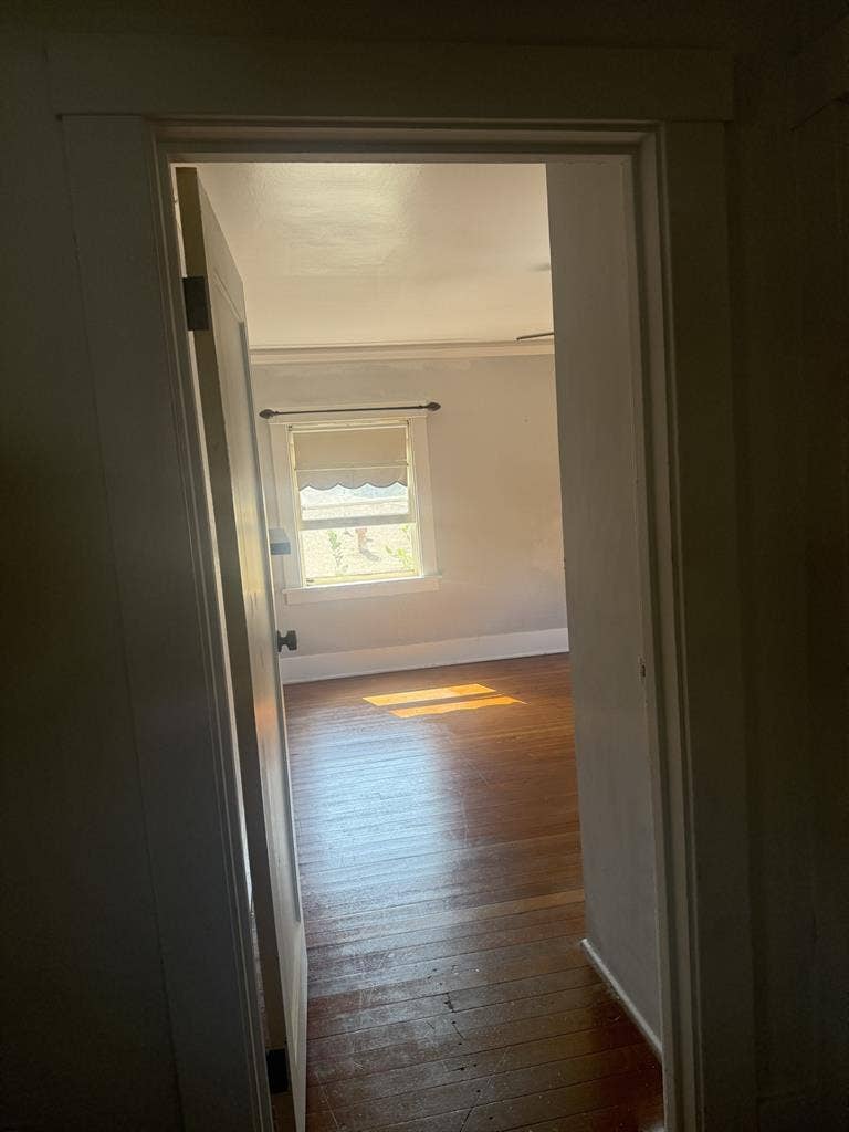 Master Bedroom for Rent (female)