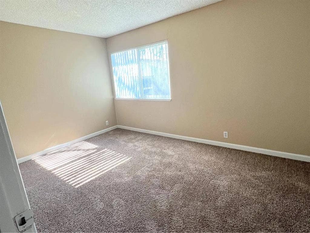 Spacious bedroom + 1bath available