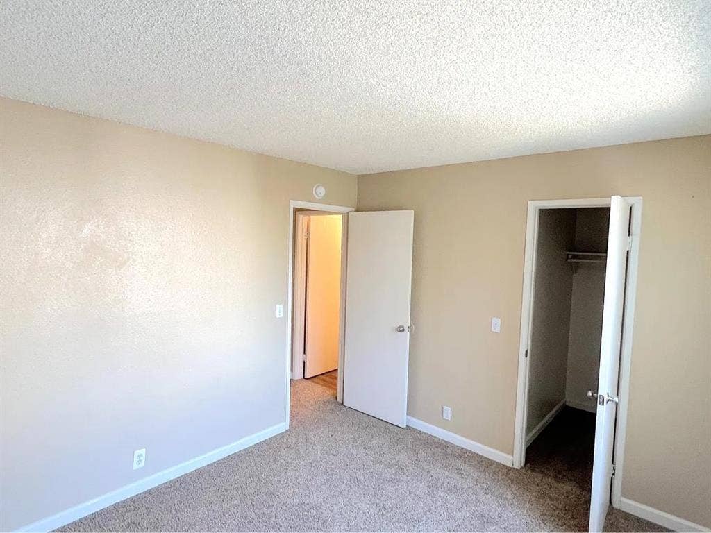 Spacious bedroom + 1bath available