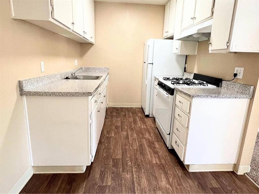Spacious bedroom + 1bath available