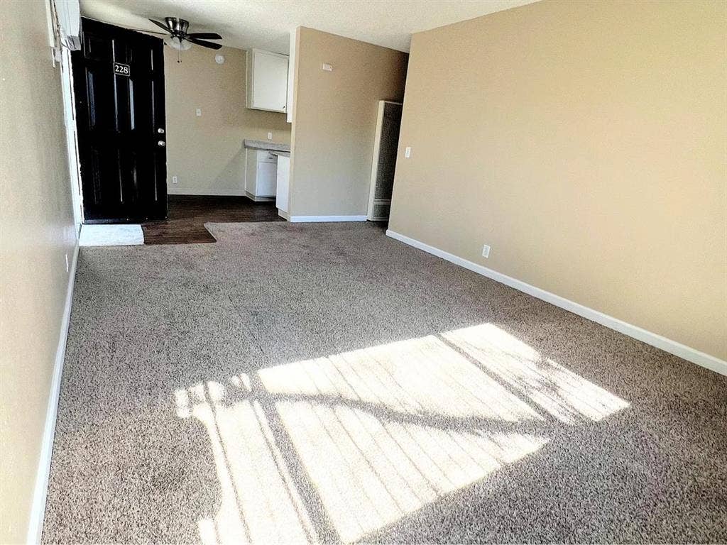 Spacious bedroom + 1bath available