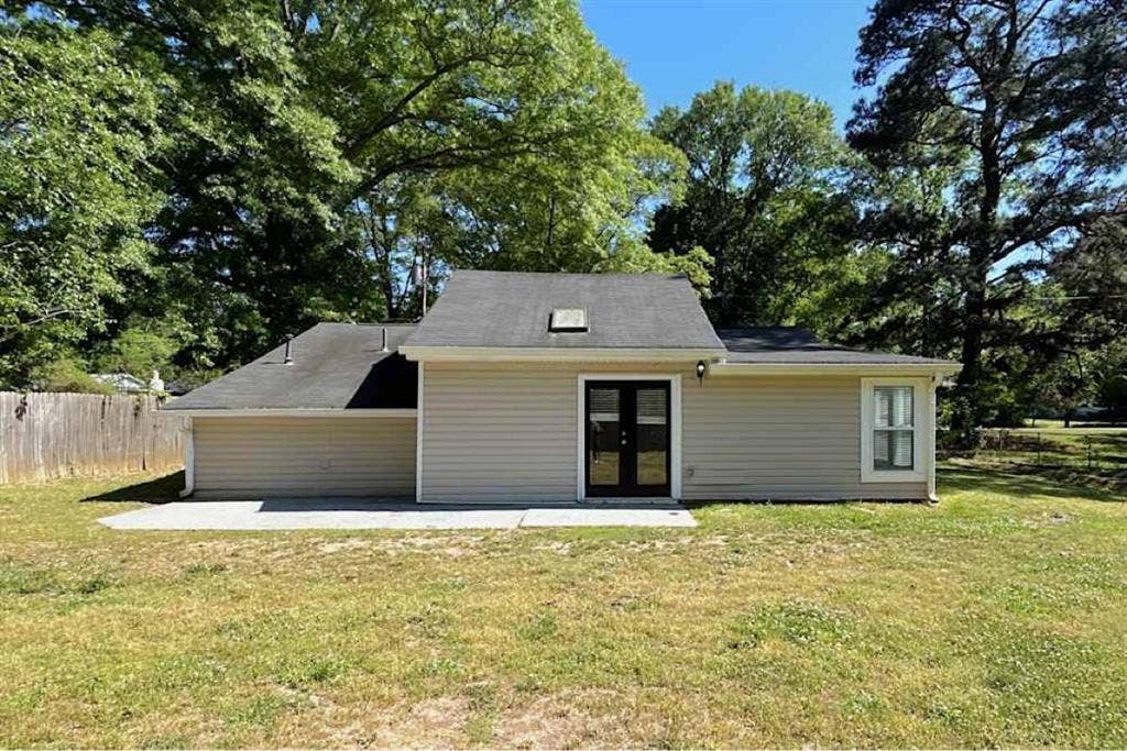 3 BR/2 BA HOME AVAILABLE FOR RENT!!