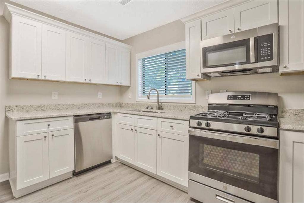 3 BR/2 BA HOME AVAILABLE FOR RENT!!