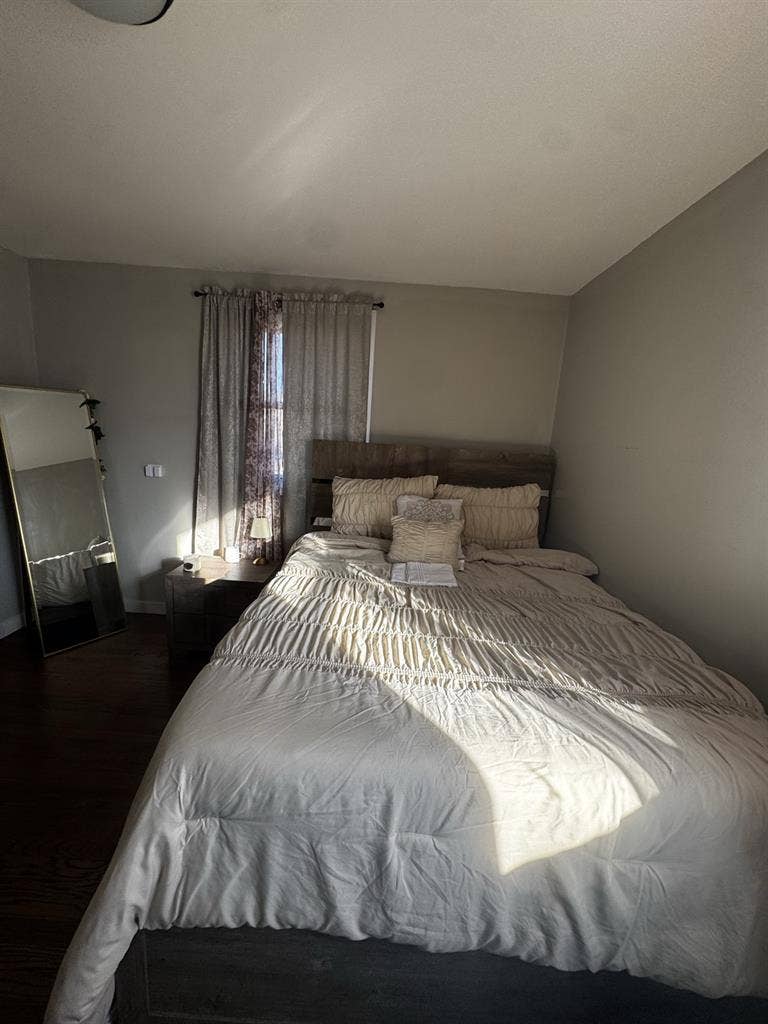 Modern rooms for rent 4 available