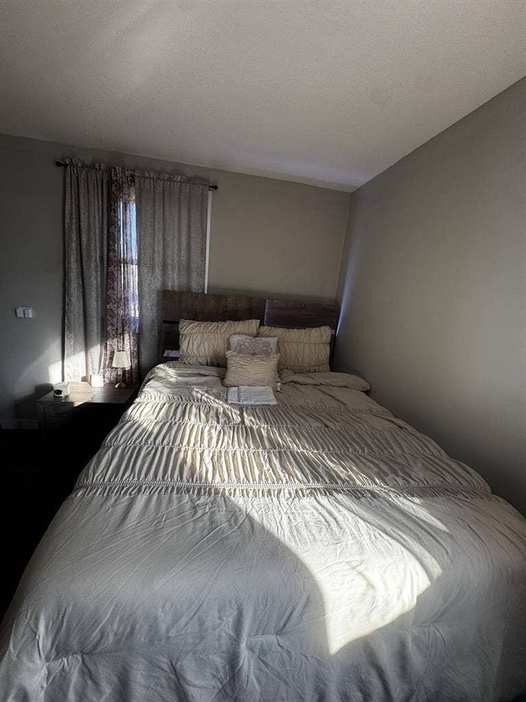 Modern rooms for rent 4 available