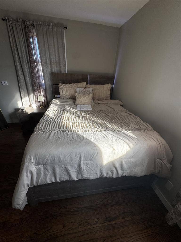 Modern rooms for rent 4 available