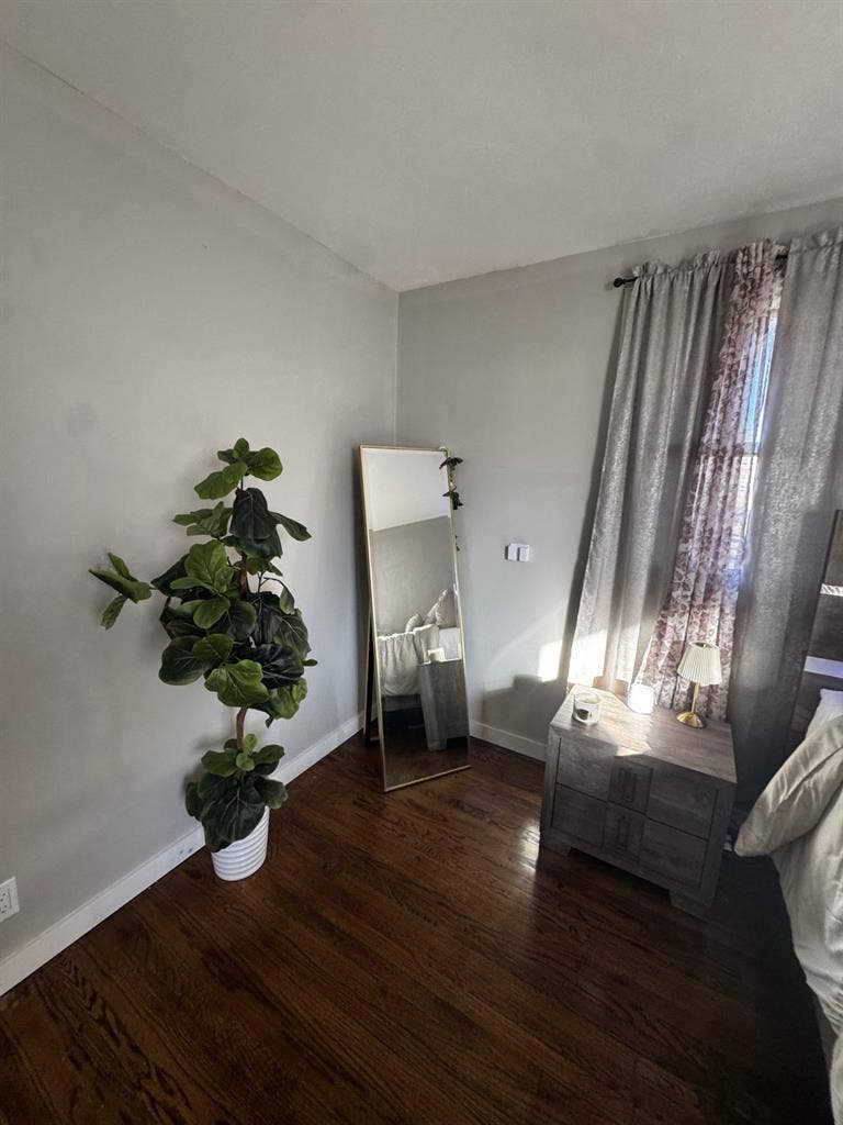 Modern rooms for rent 4 available