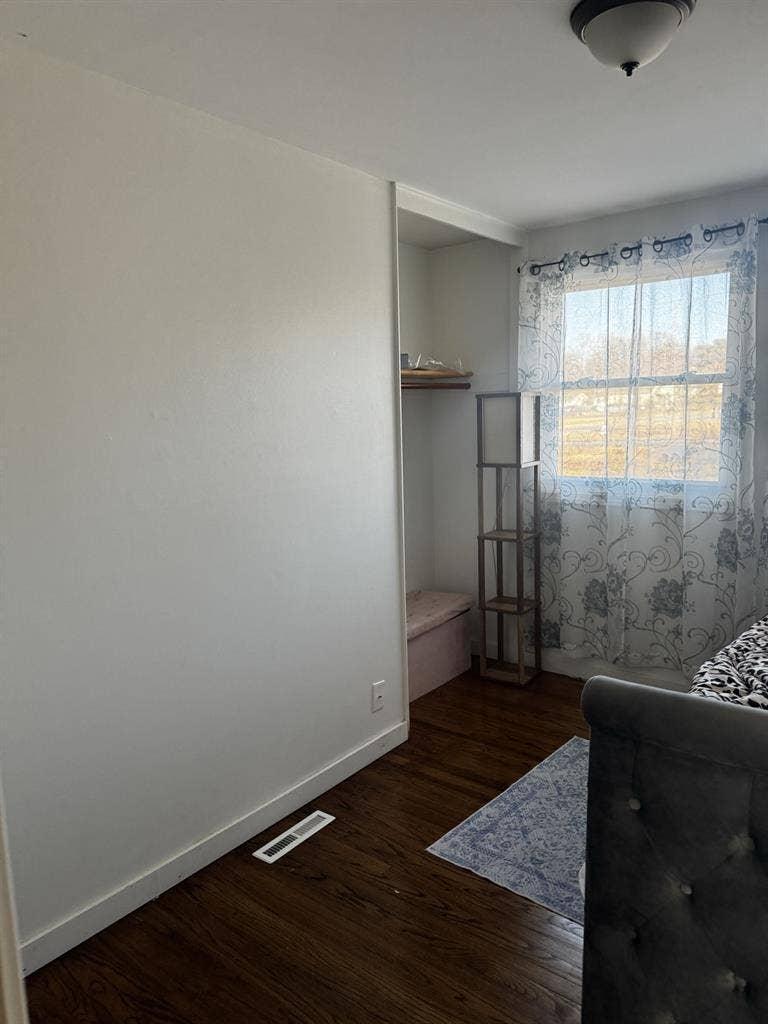 Modern rooms for rent 4 available
