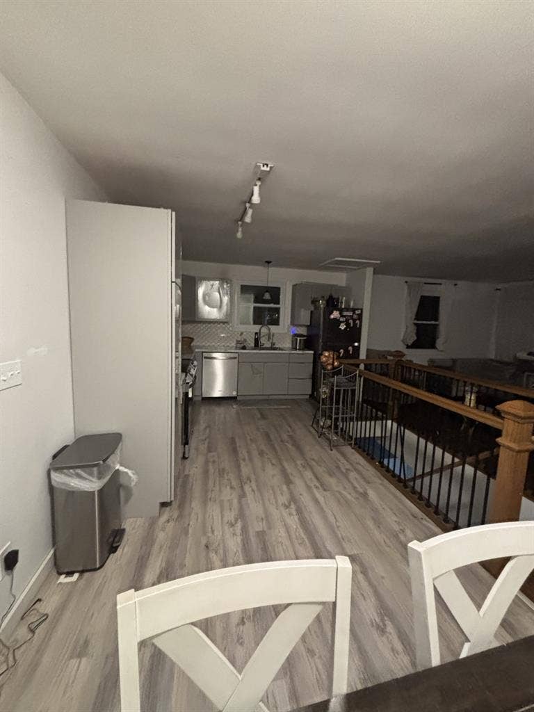 Modern rooms for rent 4 available