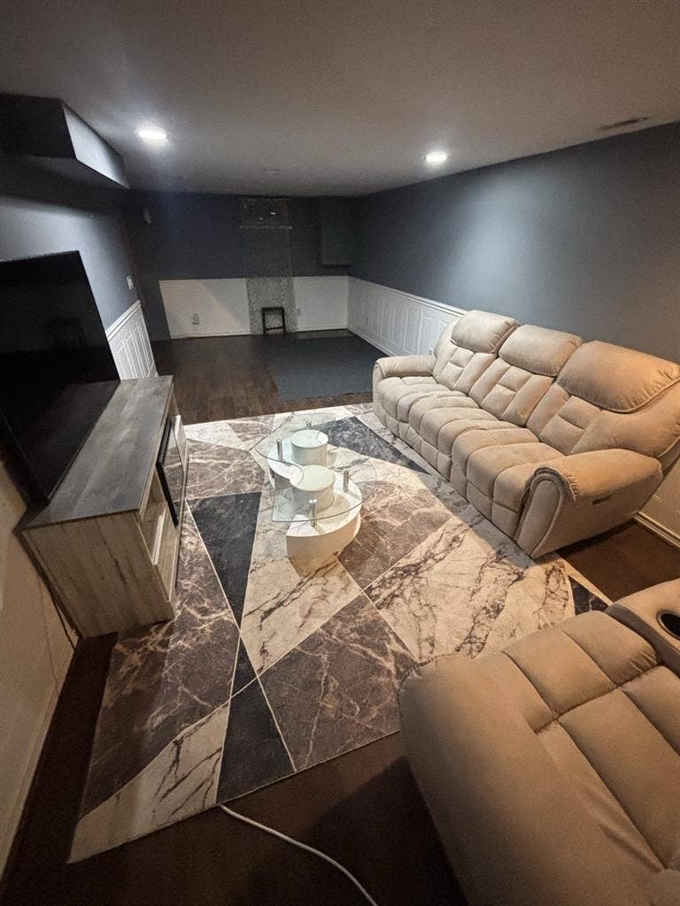 Modern rooms for rent 4 available