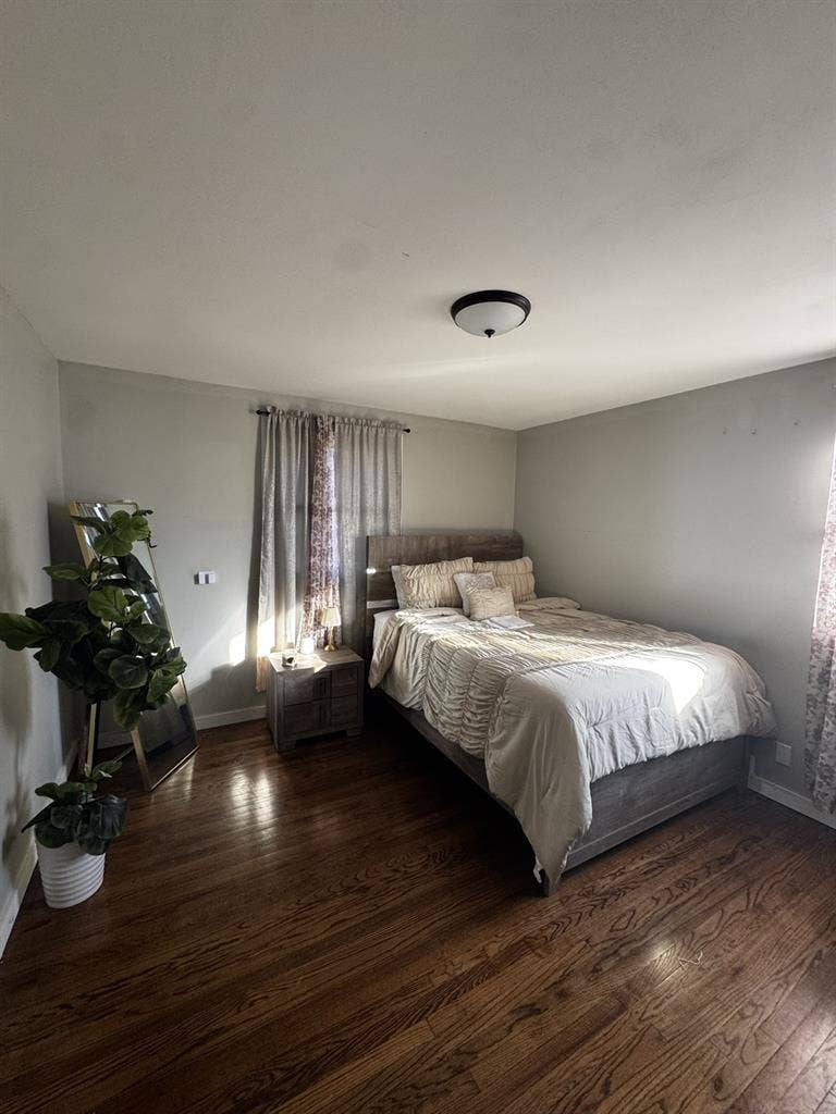 Modern rooms for rent 4 available