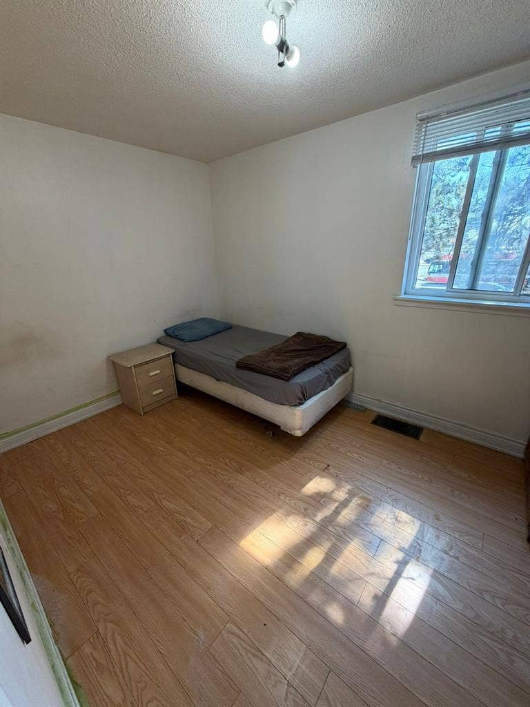 Room available for rent